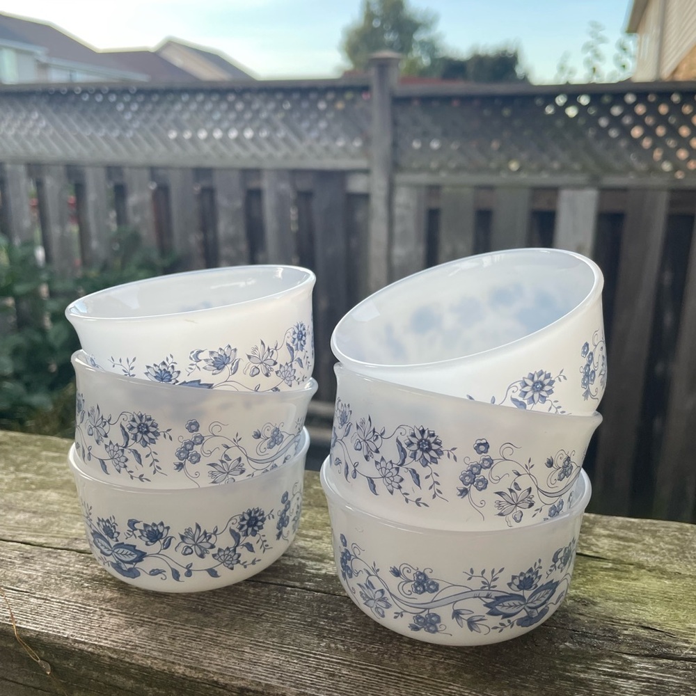 Set of six Arcopal blue onion ramekin dishes from the 1970s